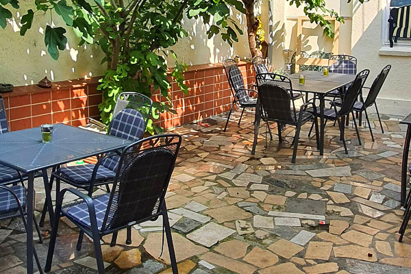 Bild 1 von Das Sofa - Restaurant, Hotel und Spätkauf und Lieferdienst