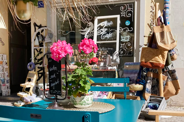 Bild 4 von FabelFrau Schmuck Café